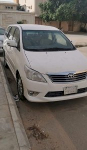 للبيع تويوتا إينوفا 2015