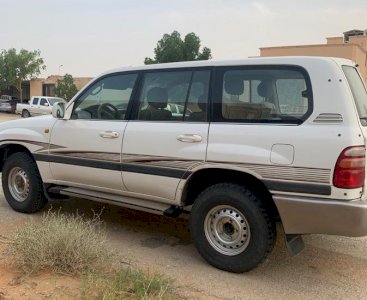 لاند كروزر 2001 ابيض
