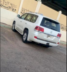لاند كروزر GxR3 ابيض 2016