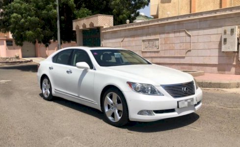 لكزس ls ابيض 2007 نظيفه