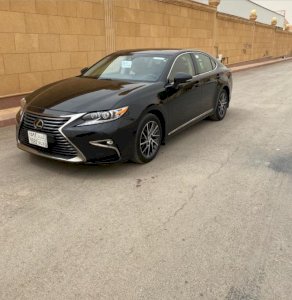للبيع لكزس 350es موديل2017