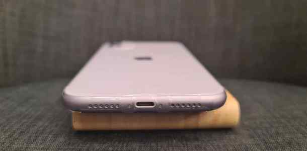 للبيع IPhone 11 بسعة 128GB بلون موف شبه جديد